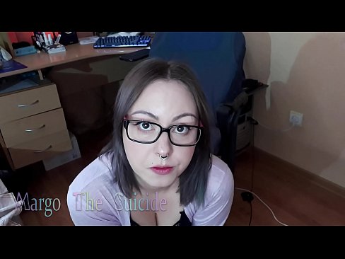 ❤️ Kynþokkafull stelpa með gleraugu sýgur dildó djúpt á myndavélinni ❤️ Anal klám á is.pornma-com.ru ❌
